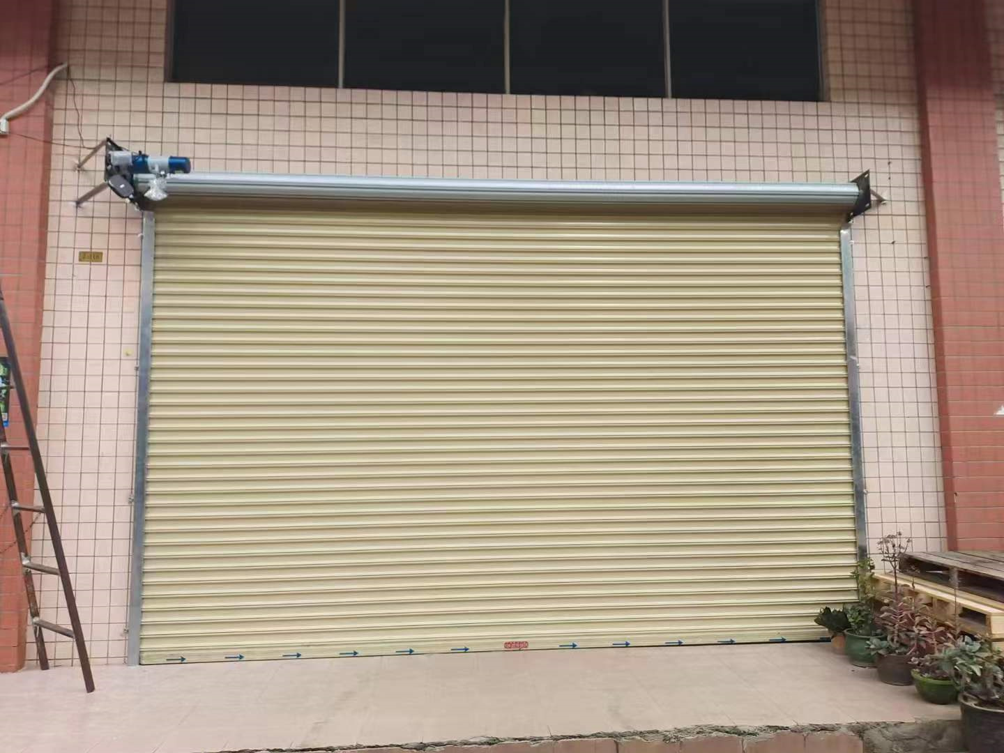 防風(fēng)卷簾門(mén)、抗風(fēng)卷簾門(mén)、PVC 卷簾門(mén)存在的區(qū)別?